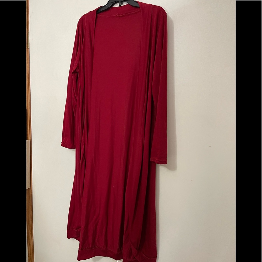 Burgundy, rounded hem kimono type duster.  Banded cuff and banded at the bottom